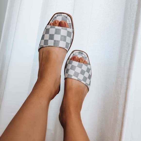 Laguna Checkered Sandals (White) - Picture 3 of 4